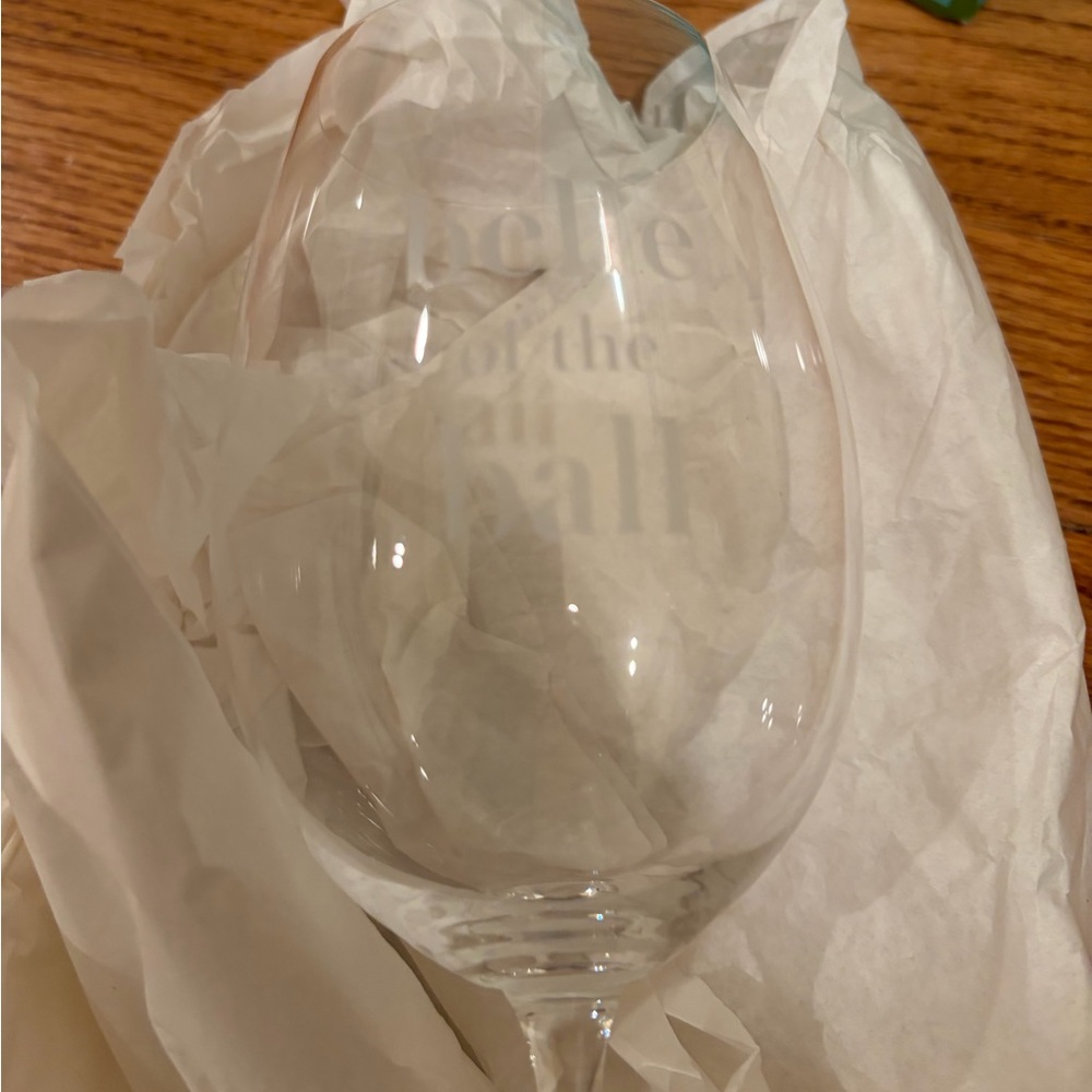 NWT Kate Spade “Belle of the Ball” Wine Glass - Picture 5 of 8